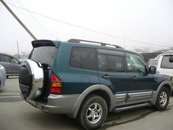 2002 Mitsubishi Pajero Photos