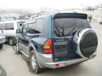 2002 Mitsubishi Pajero Photos