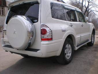 2002 Mitsubishi Pajero Photos