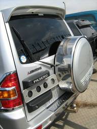 2002 Mitsubishi Pajero Images
