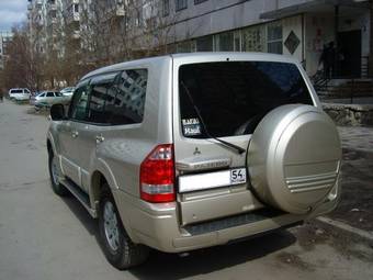 2002 Mitsubishi Pajero Wallpapers