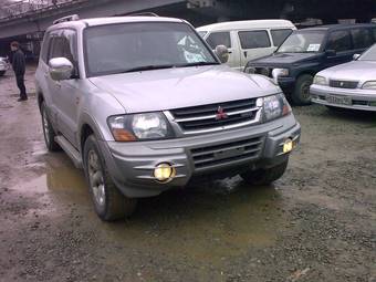 2002 Mitsubishi Pajero Pictures