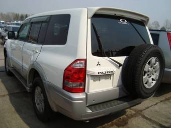 2002 Mitsubishi Pajero Pictures