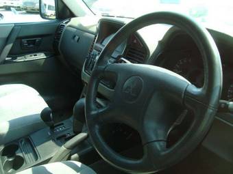 2002 Mitsubishi Pajero Pictures