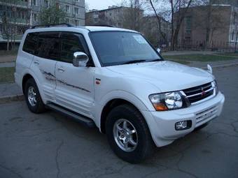 2002 Mitsubishi Pajero Photos