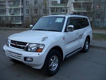 2002 Mitsubishi Pajero Photos