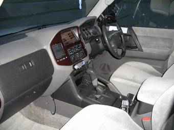2002 Mitsubishi Pajero Images