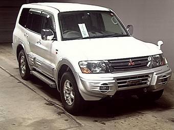 2002 Mitsubishi Pajero Photos