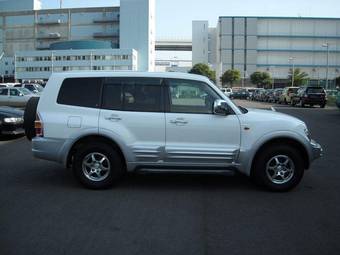 2002 Mitsubishi Pajero Photos