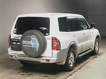 2002 Mitsubishi Pajero Pictures