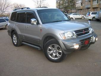 2002 Mitsubishi Pajero Photos