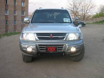 2002 Mitsubishi Pajero Pictures