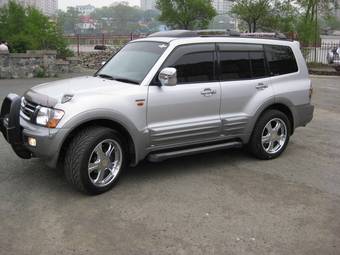 2002 Mitsubishi Pajero Pictures