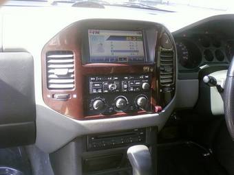 2002 Mitsubishi Pajero Wallpapers