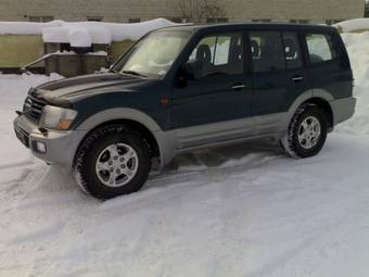 2002 Mitsubishi Pajero Pictures