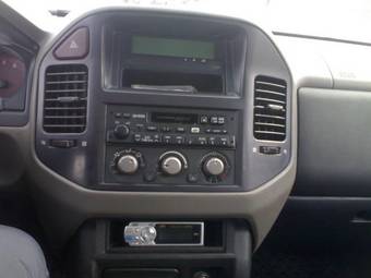2002 Mitsubishi Pajero Photos