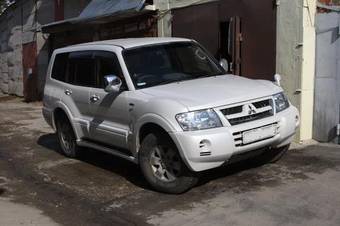 2002 Mitsubishi Pajero Photos