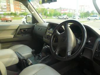 2002 Mitsubishi Pajero Pictures