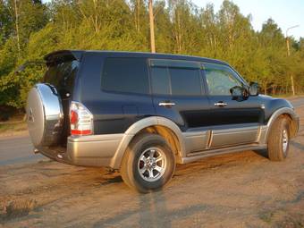 2002 Mitsubishi Pajero Pictures