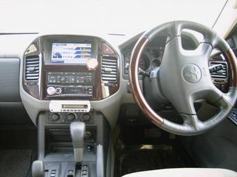 2002 Mitsubishi Pajero Photos