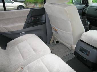 2002 Mitsubishi Pajero Photos