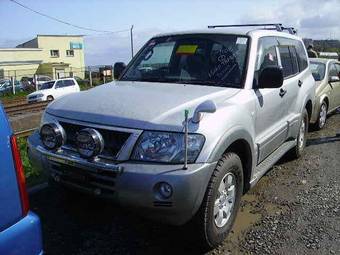 2002 Mitsubishi Pajero Pictures