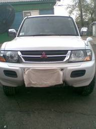 2002 Mitsubishi Pajero Photos