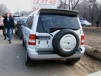 2002 Mitsubishi Pajero Images