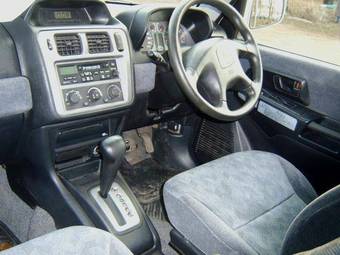 2002 Mitsubishi Pajero Pictures