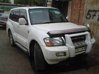 2002 Mitsubishi Pajero Photos