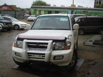 2002 Mitsubishi Pajero Photos