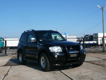 2002 Mitsubishi Pajero Photos