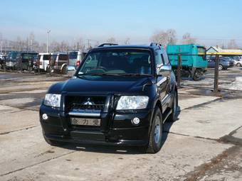 2002 Mitsubishi Pajero Pictures