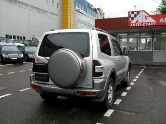 2002 Mitsubishi Pajero Photos