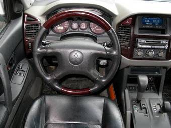 2002 Mitsubishi Pajero Photos