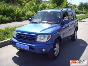 2002 Mitsubishi Pajero Images