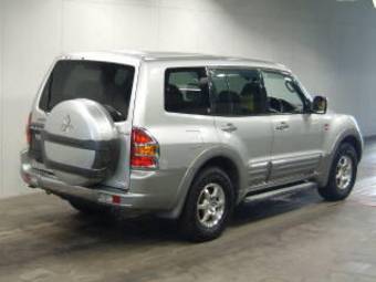 2002 Mitsubishi Pajero Photos