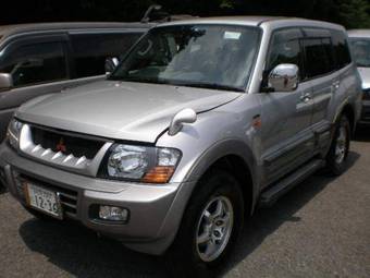 2002 Mitsubishi Pajero Photos