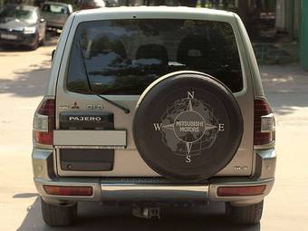 2002 Mitsubishi Pajero Pictures