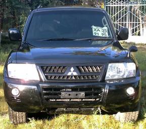 2002 Mitsubishi Pajero Photos