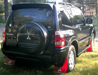 2002 Mitsubishi Pajero Pictures