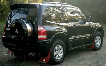 2002 Mitsubishi Pajero Photos