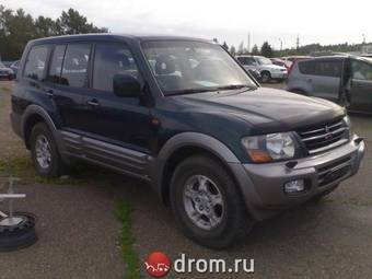 2002 Mitsubishi Pajero Pictures