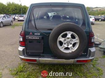 2002 Mitsubishi Pajero Photos