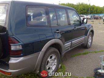 2002 Mitsubishi Pajero Pictures