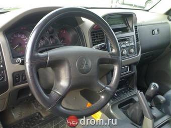 2002 Mitsubishi Pajero Photos