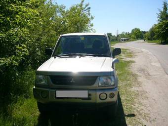 2002 Mitsubishi Pajero Images