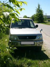 2002 Mitsubishi Pajero Photos