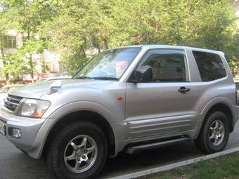 2002 Mitsubishi Pajero Photos