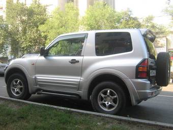 2002 Mitsubishi Pajero Pictures